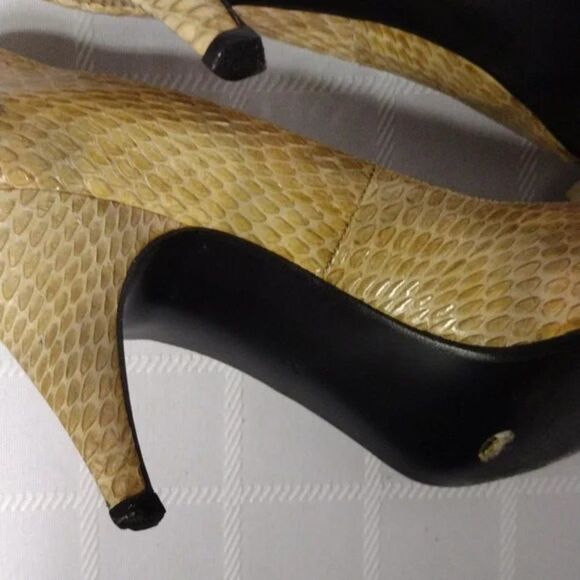 Vintage J Renee Champagne Snakeskin Floral Flower Rosette Pumps 8M Heels! - Picture 16 of 16